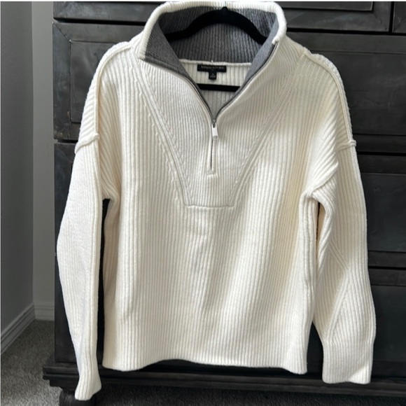 Banana Republic off white warm sweater with zipper ❤️ excellent condition . - Picture 3 of 4